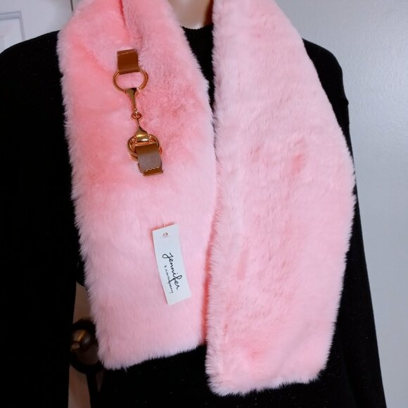 Light Pink Faux Fur Scarf with Chain Pull Through - Picture 4 of 4